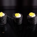 Мини блинчики с креветкой и щучьей икрой