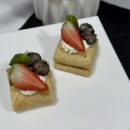 Мини блинчики с клубникой мусс шоколад